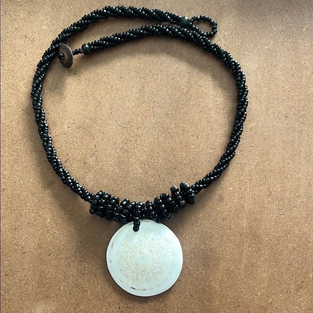 Elegant Black and Cream Shell Pendant Necklace